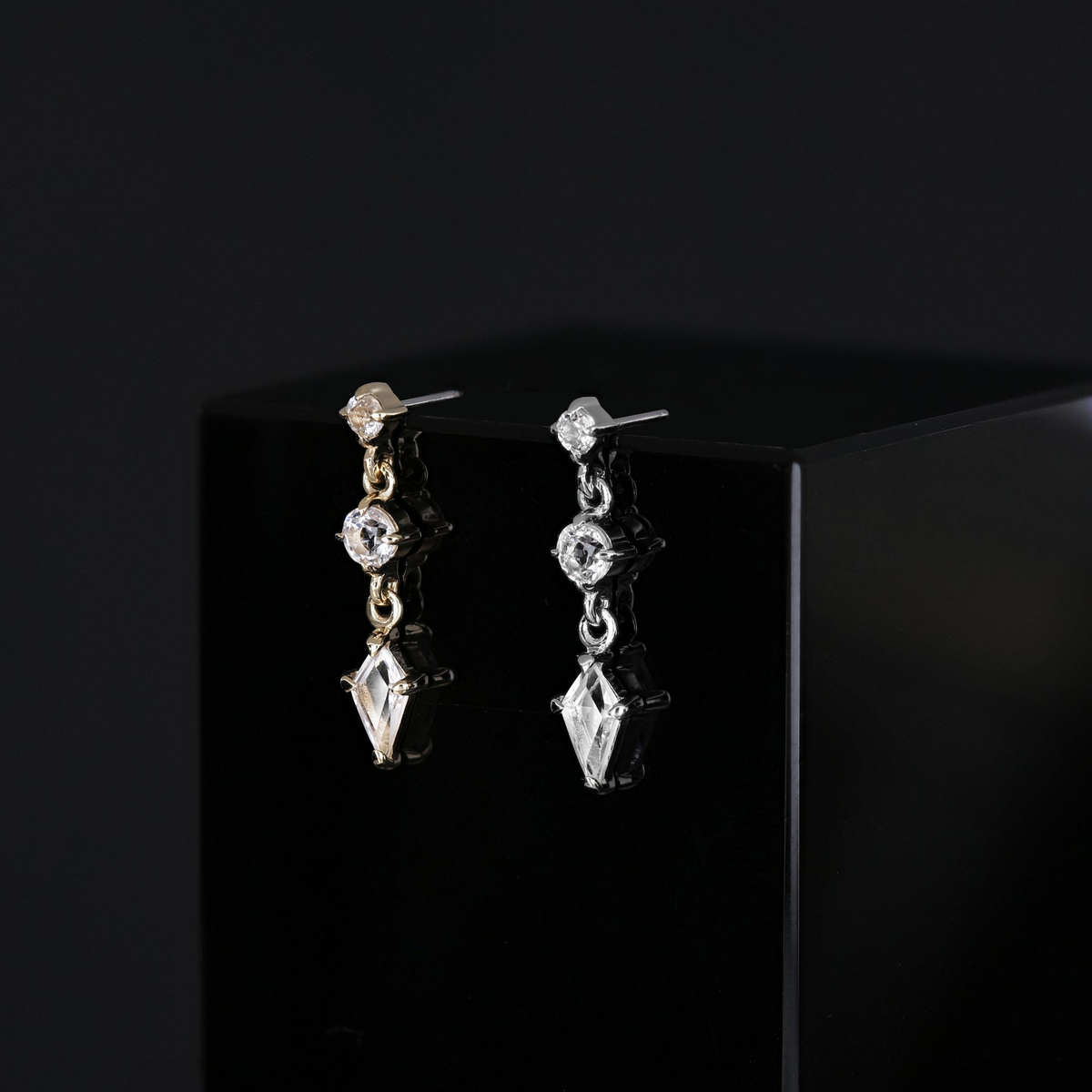 Dias • Triple Gemstone Kite Drop Threadless End