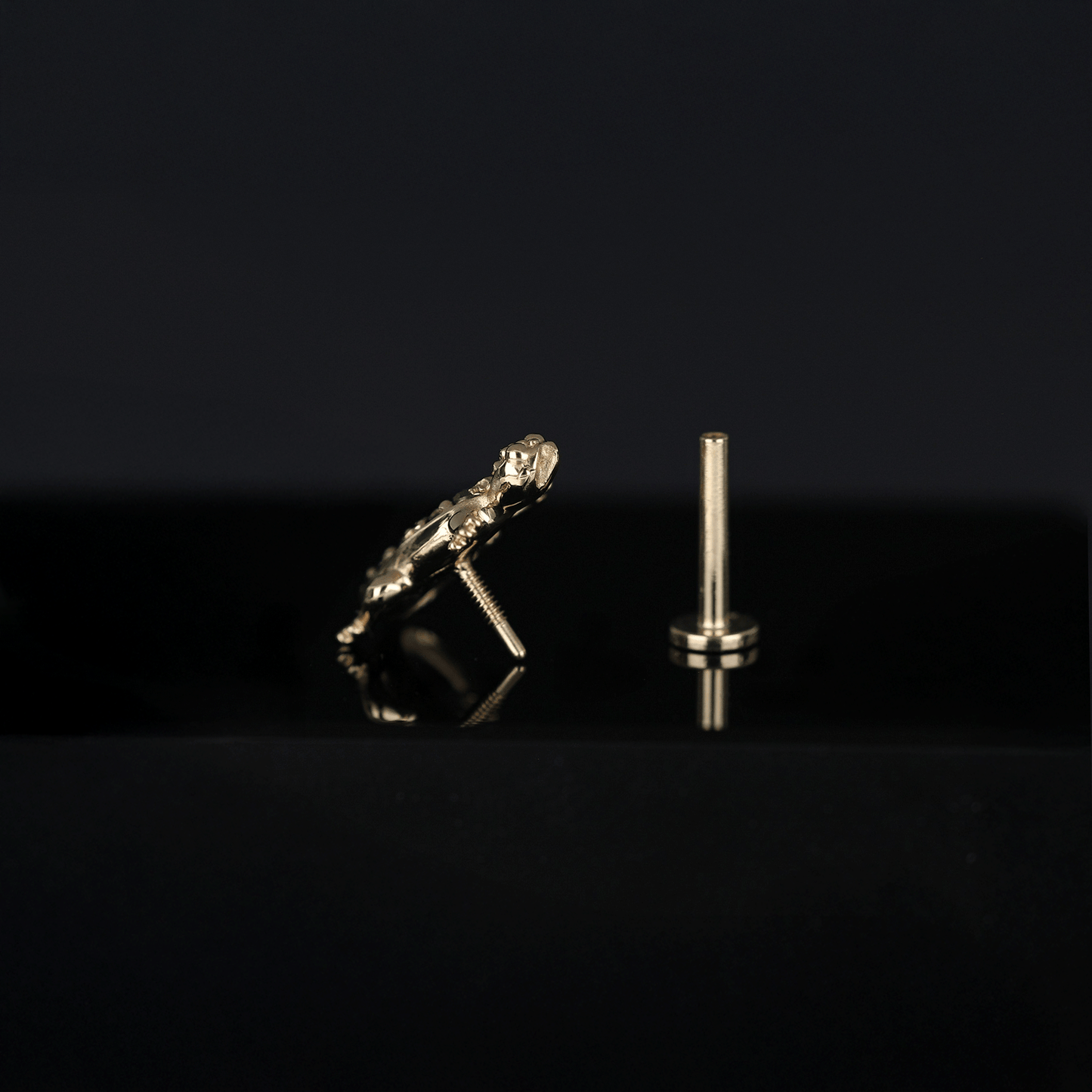 Diamond-Set Lizard • Internally Threaded
