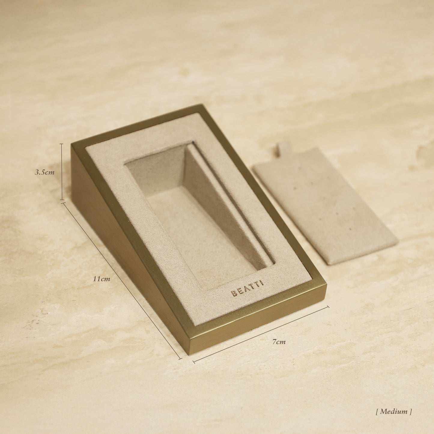 Mini Angled Stud Display BTD02