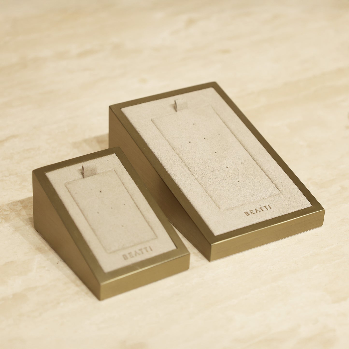 Mini Angled Stud Display BTD02