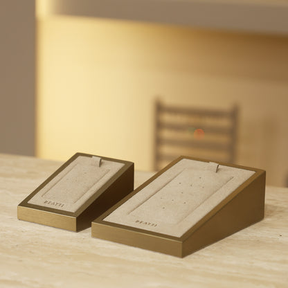 Mini Angled Stud Display BTD02