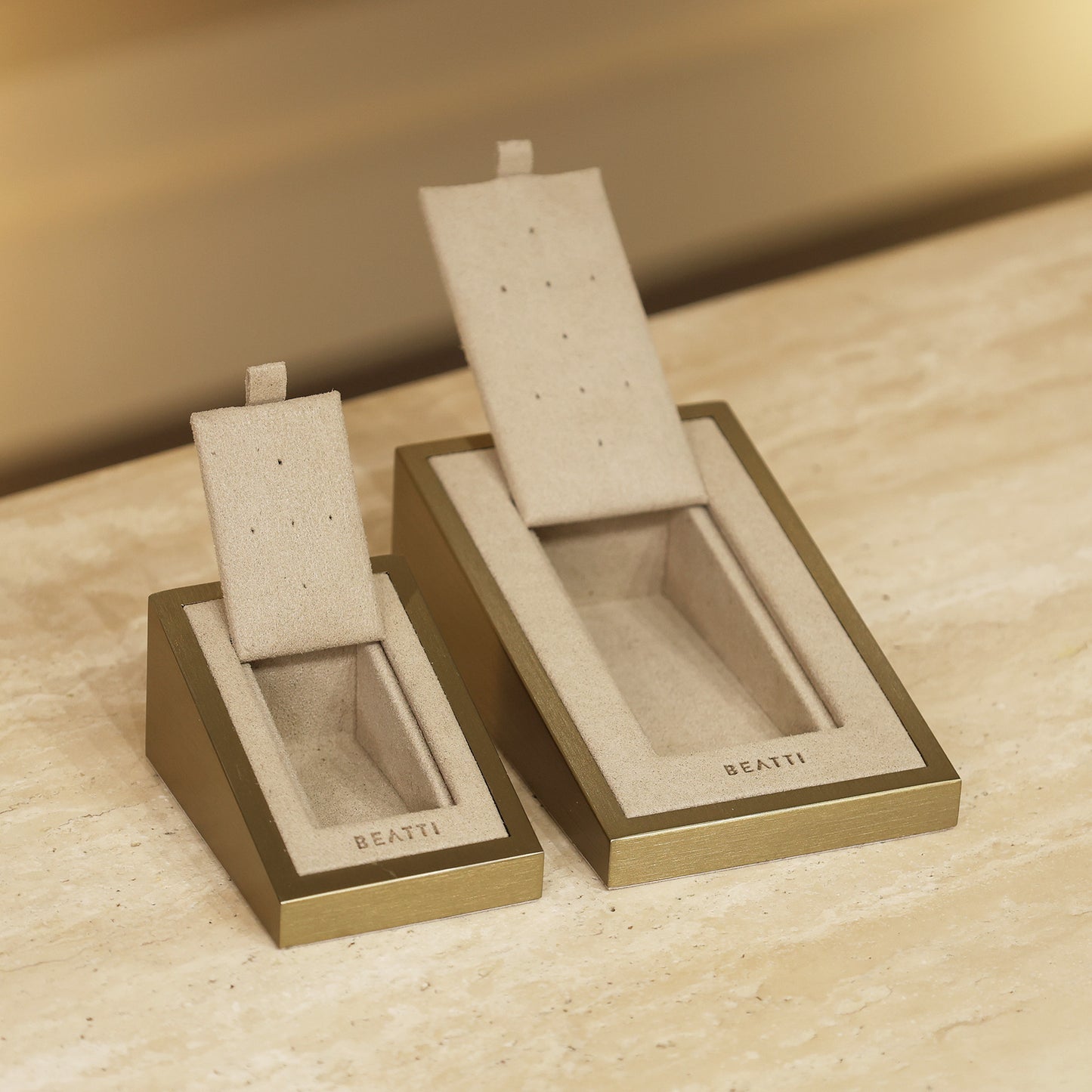 Mini Angled Stud Display BTD02