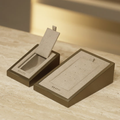 Mini Angled Stud Display BTD02