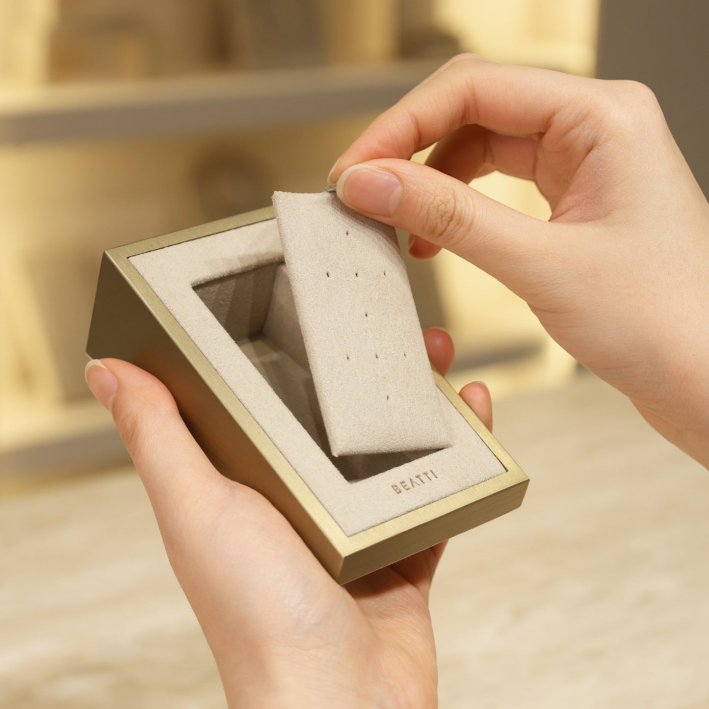 Mini Angled Stud Display BTD02