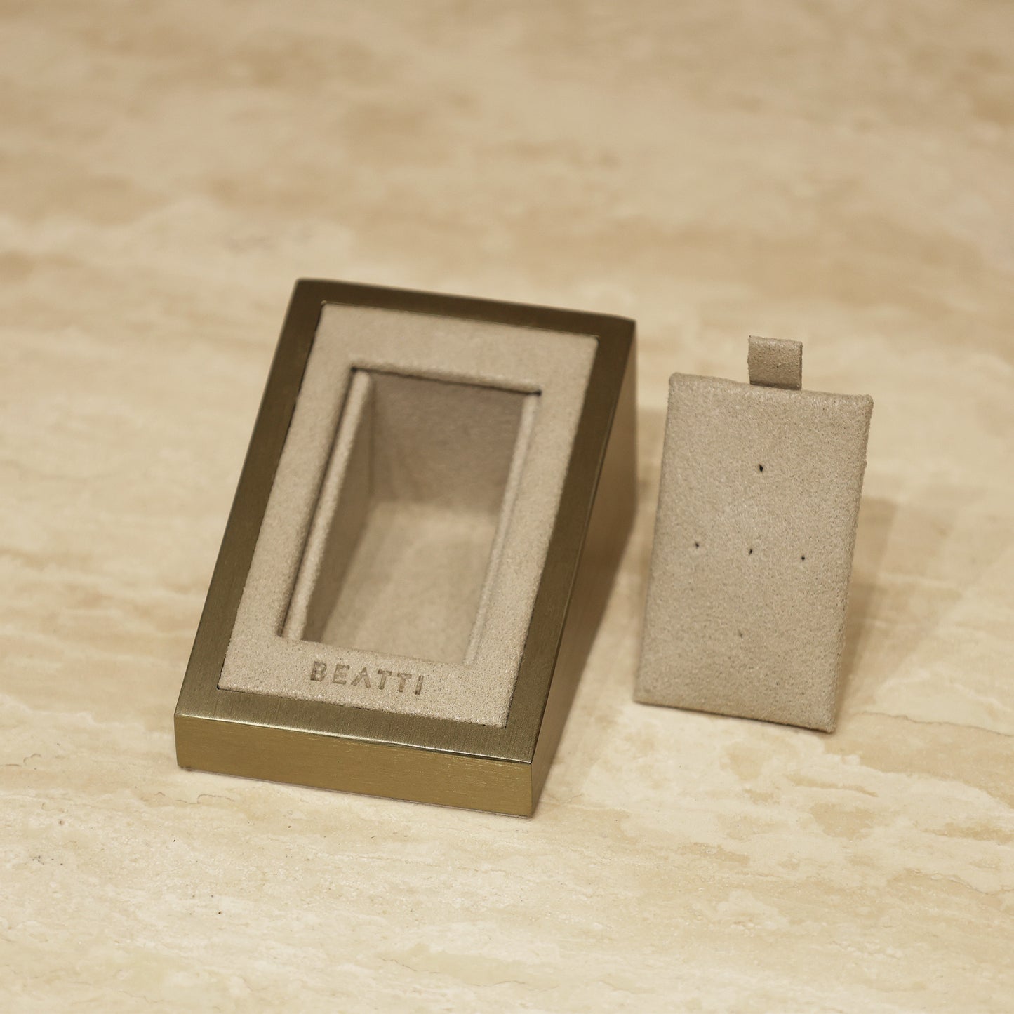 Mini Angled Stud Display BTD02