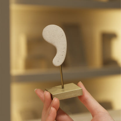 Ear-Silhouette Curation Stand BTD04