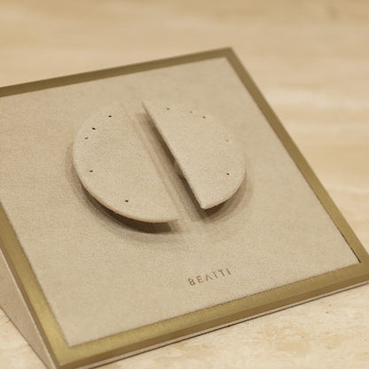 Magnetic Ear-Curve Display BTD05