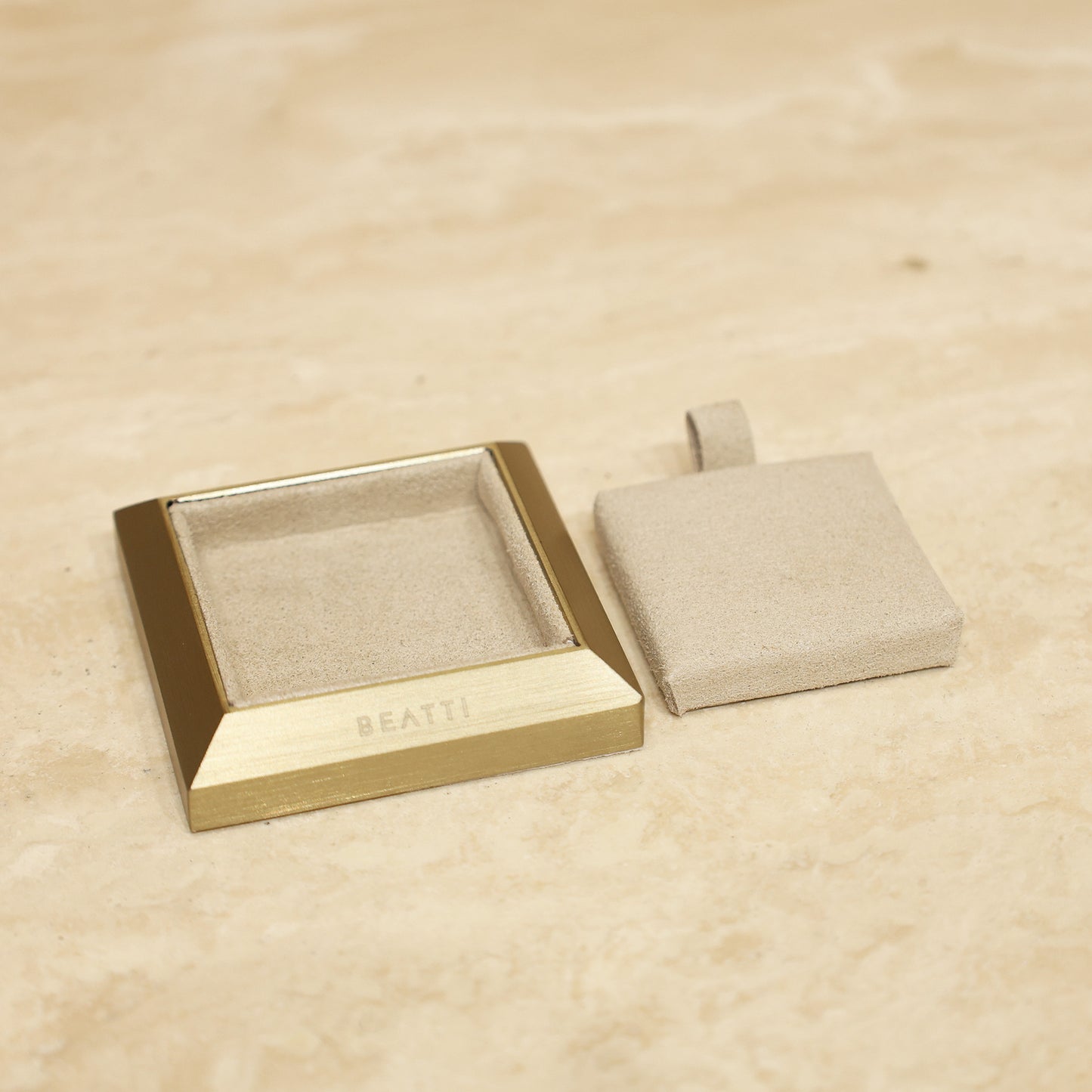 Signature Modular Cushion Display BTD14