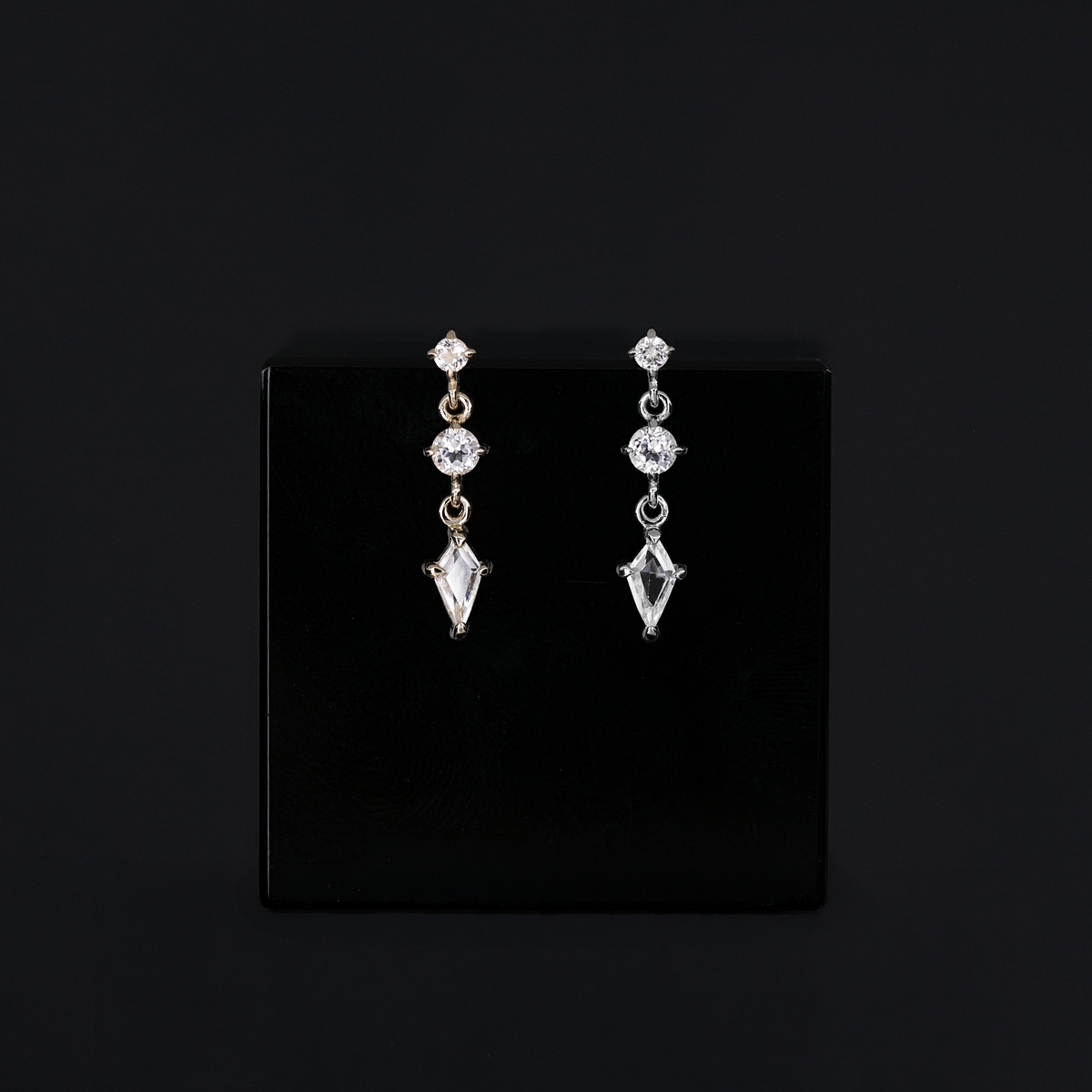 Dias • Triple Gemstone Kite Drop Threadless End