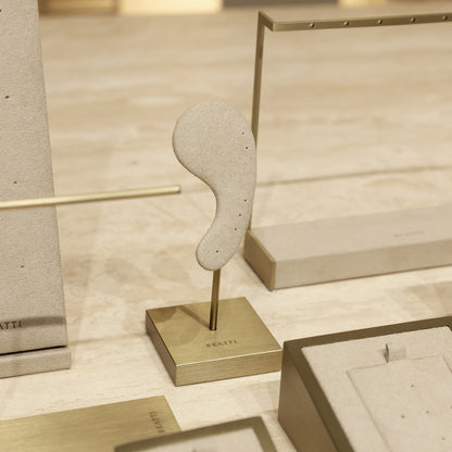 Ear-Silhouette Curation Stand BTD04