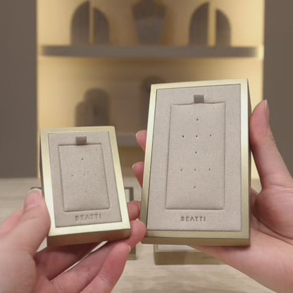 Mini Angled Stud Display BTD02