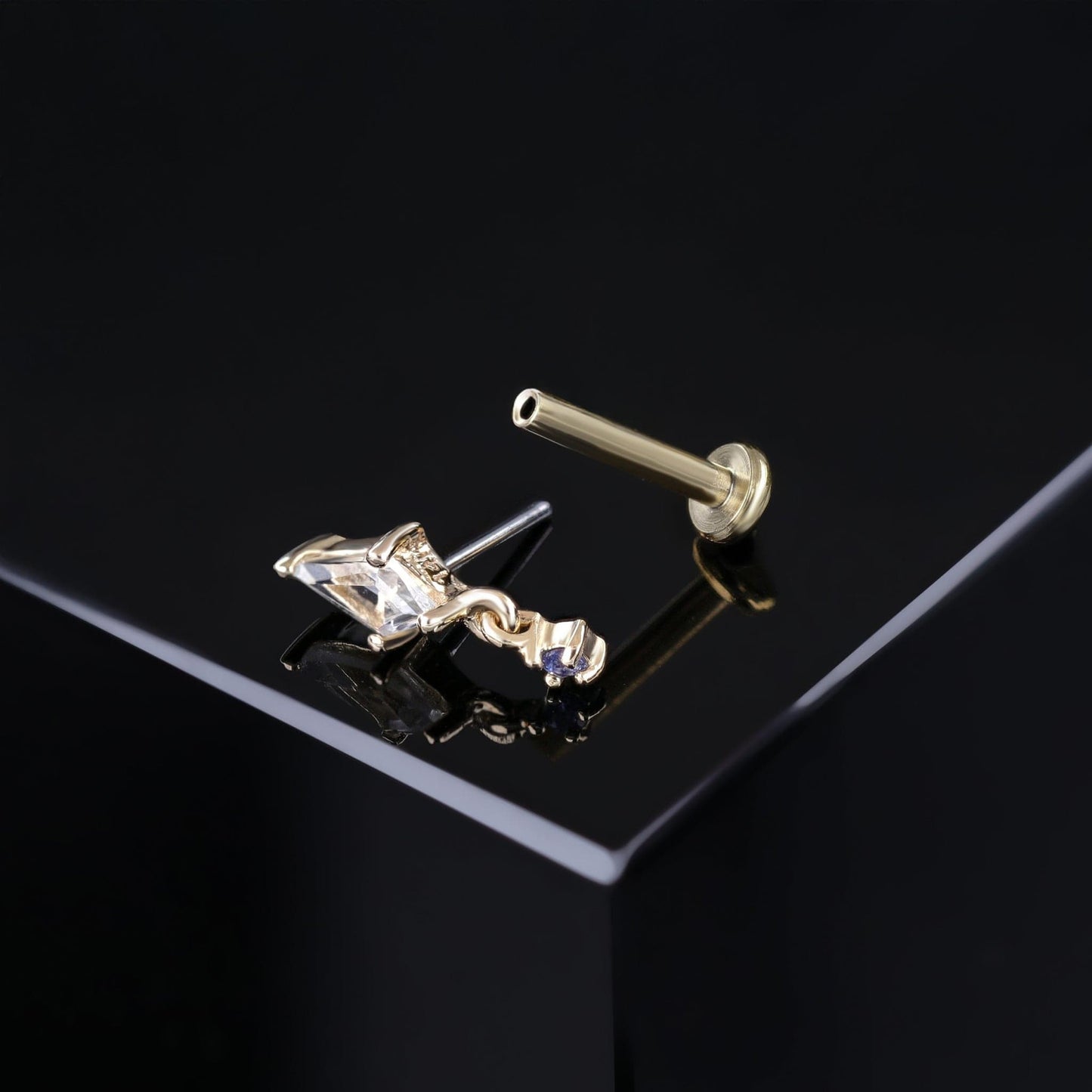 Lyra • Tiny Kite Shaped Gemstone Threadless End