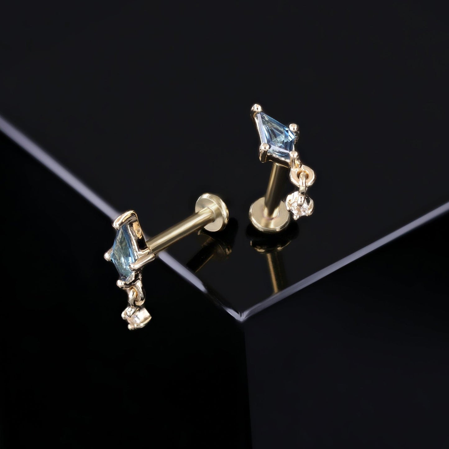 Lyra • Tiny Kite Shaped Gemstone Threadless End