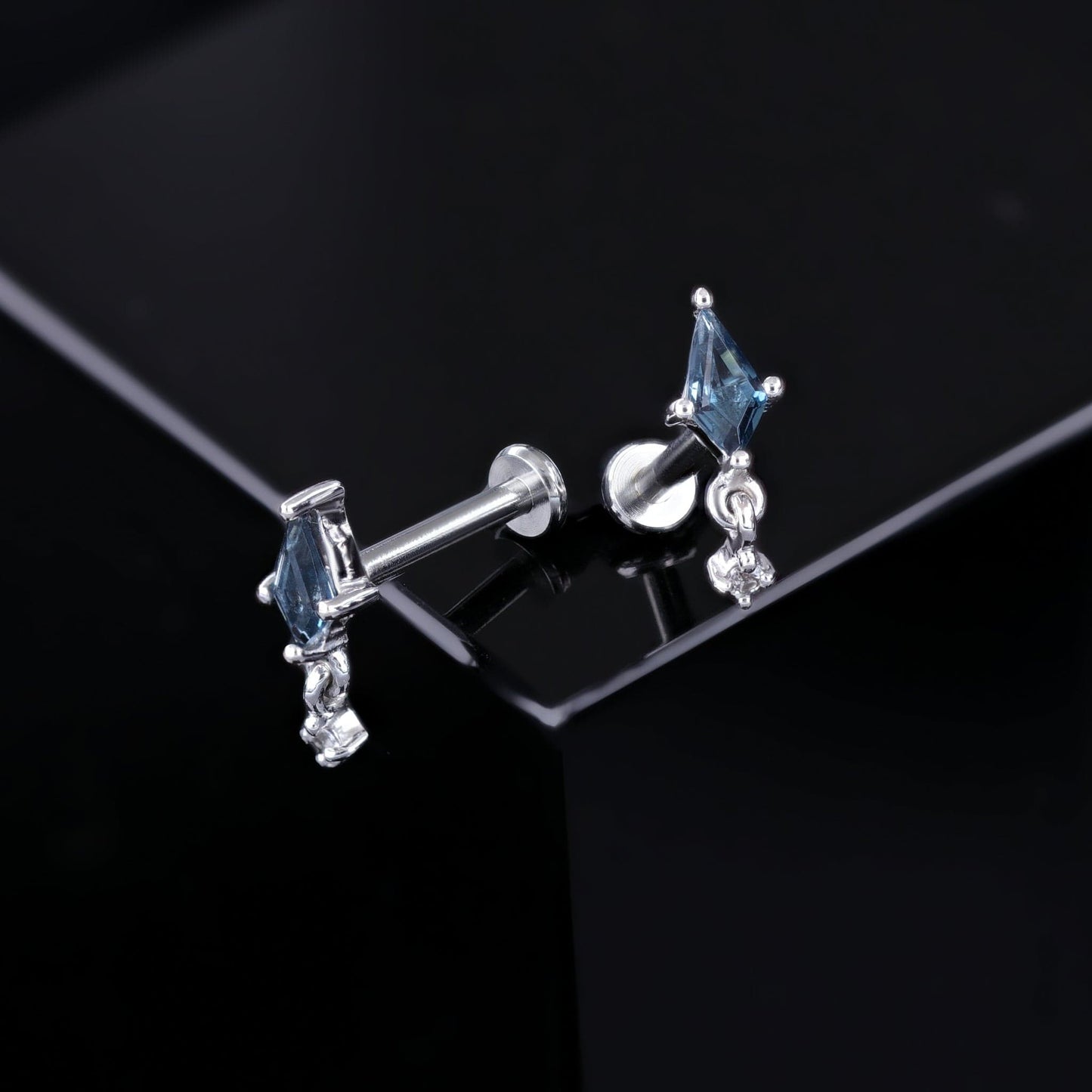 Lyra • Tiny Kite Shaped Gemstone Threadless End